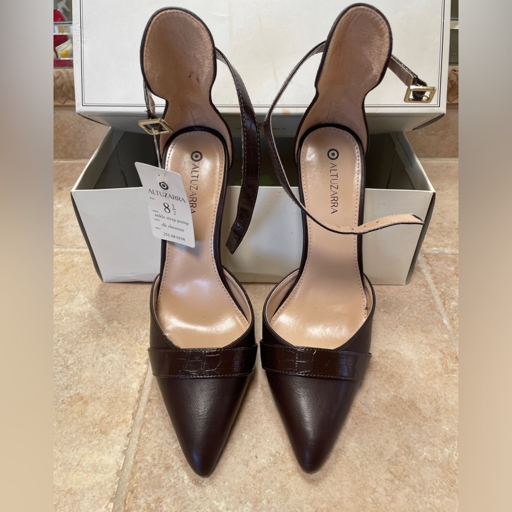 NWT Altuzarra for Target high heel pumps in Chestnut.